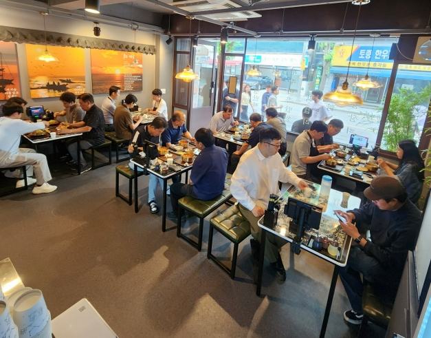 상권무시
점심에도 만석행렬